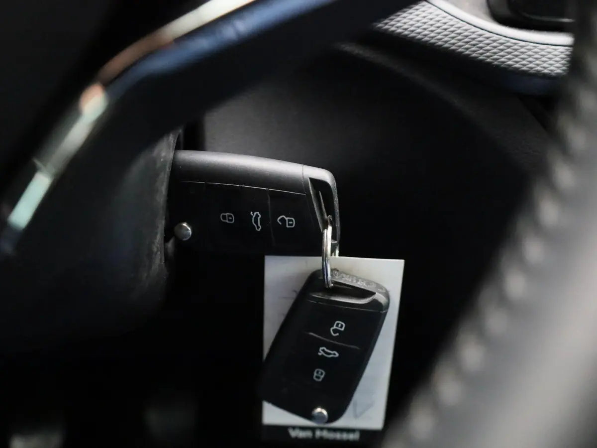1.0 TSI Ambition | Climate Control | Apple Carplay / Android Auto | Lichtmetalen Velgen |