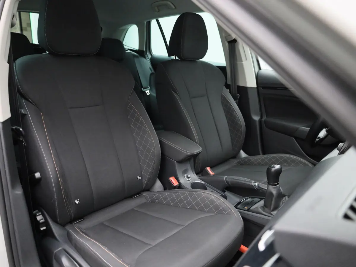 1.0 TSI Ambition | Climate Control | Apple Carplay / Android Auto | Lichtmetalen Velgen |