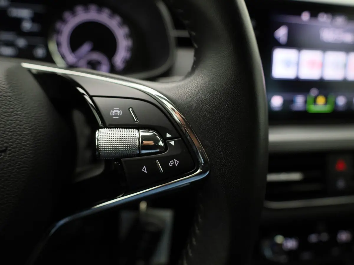 1.0 TSI Ambition | Climate Control | Apple Carplay / Android Auto | Lichtmetalen Velgen |
