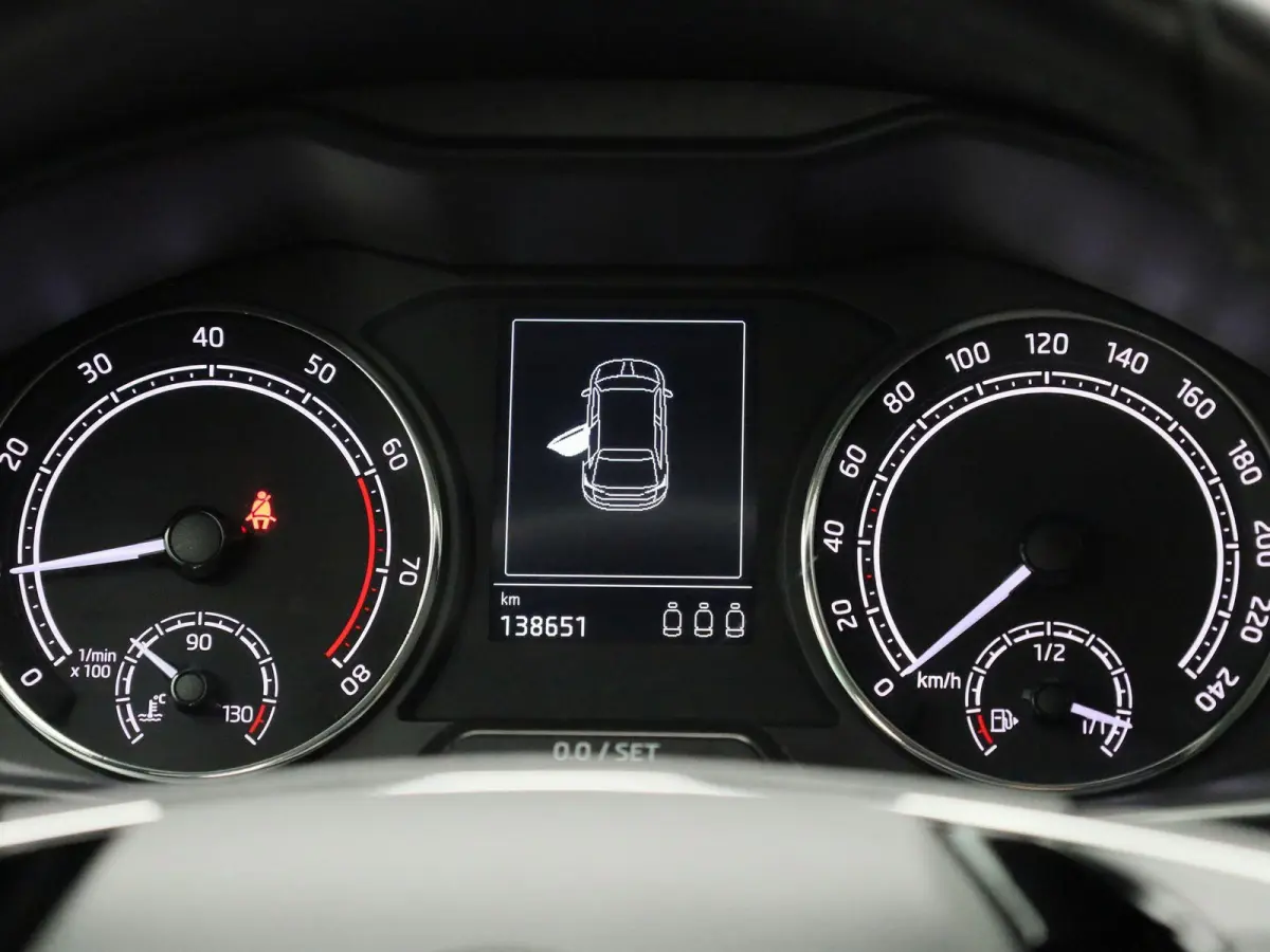 1.0 TSI Ambition | Climate Control | Apple Carplay / Android Auto | Lichtmetalen Velgen |