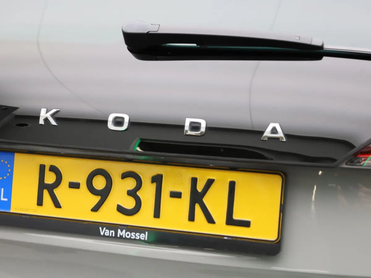 1.0 TSI Ambition | Climate Control | Apple Carplay / Android Auto | Lichtmetalen Velgen |