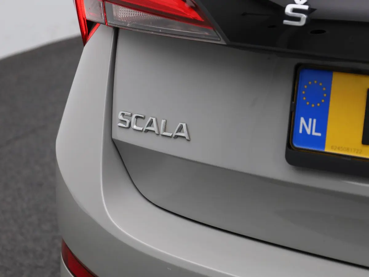 1.0 TSI Ambition | Climate Control | Apple Carplay / Android Auto | Lichtmetalen Velgen |