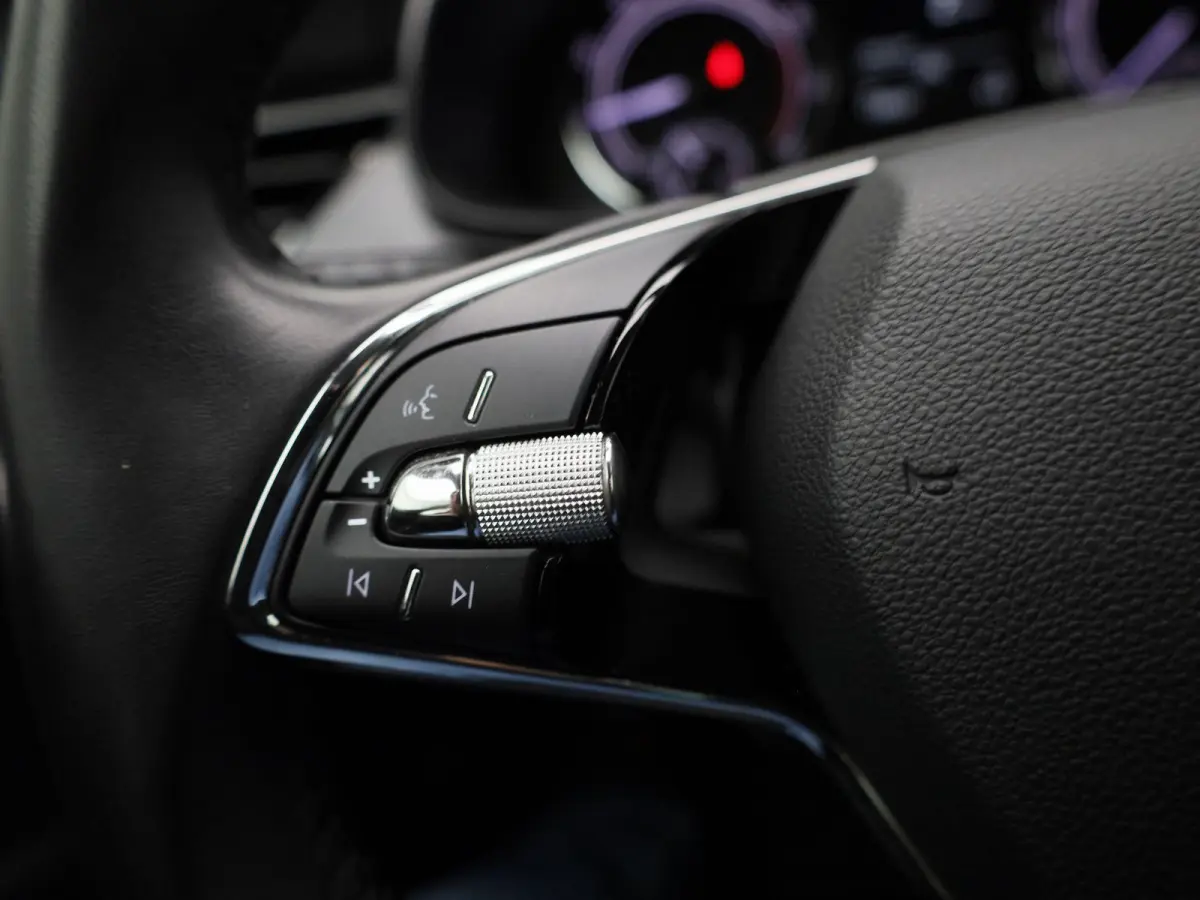 1.0 TSI Ambition | Climate Control | Apple Carplay / Android Auto | Lichtmetalen Velgen |