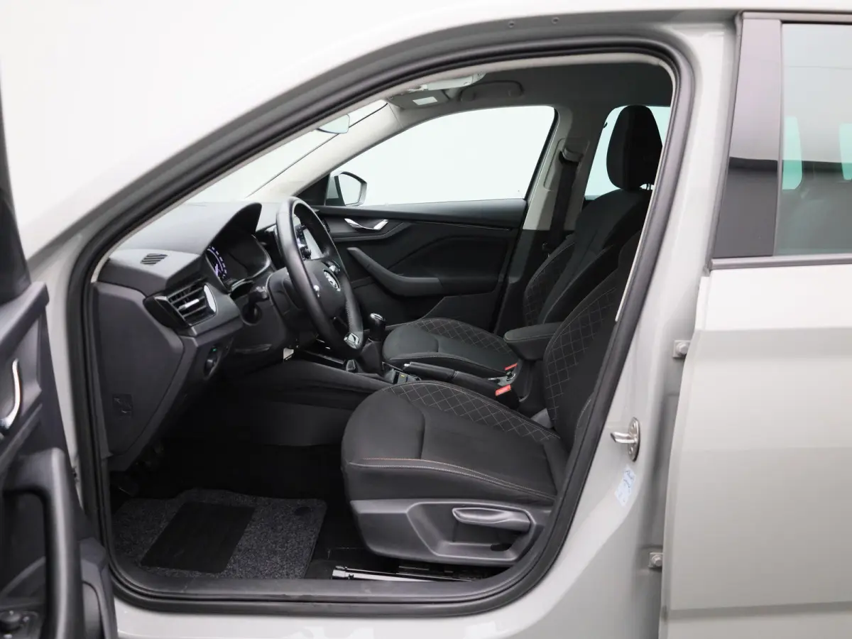 1.0 TSI Ambition | Climate Control | Apple Carplay / Android Auto | Lichtmetalen Velgen |