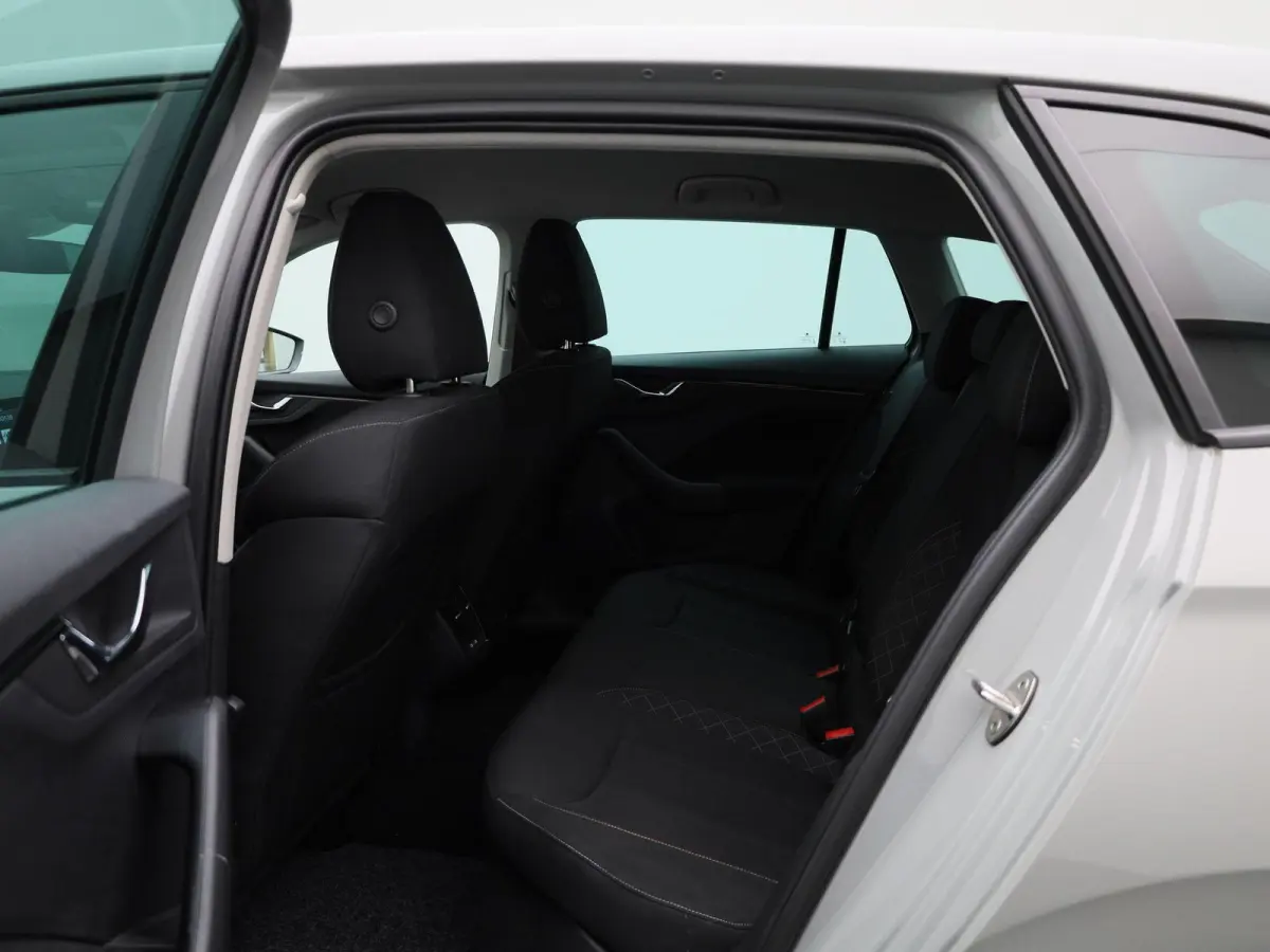1.0 TSI Ambition | Climate Control | Apple Carplay / Android Auto | Lichtmetalen Velgen |