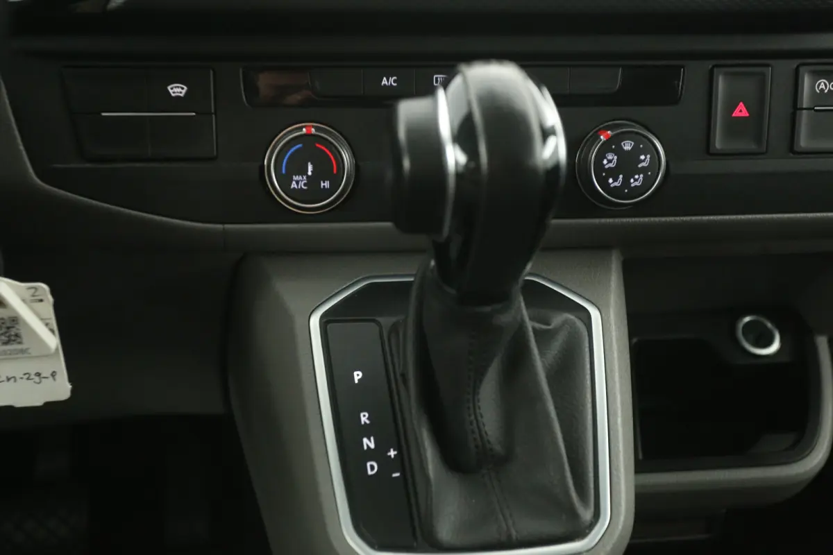 2.0 TDI BULLI 150PK L2H1 | Automaat | Dubbele Cabine | Airco | Cruise | Virtual | Camera | Carplay | Trekhaak