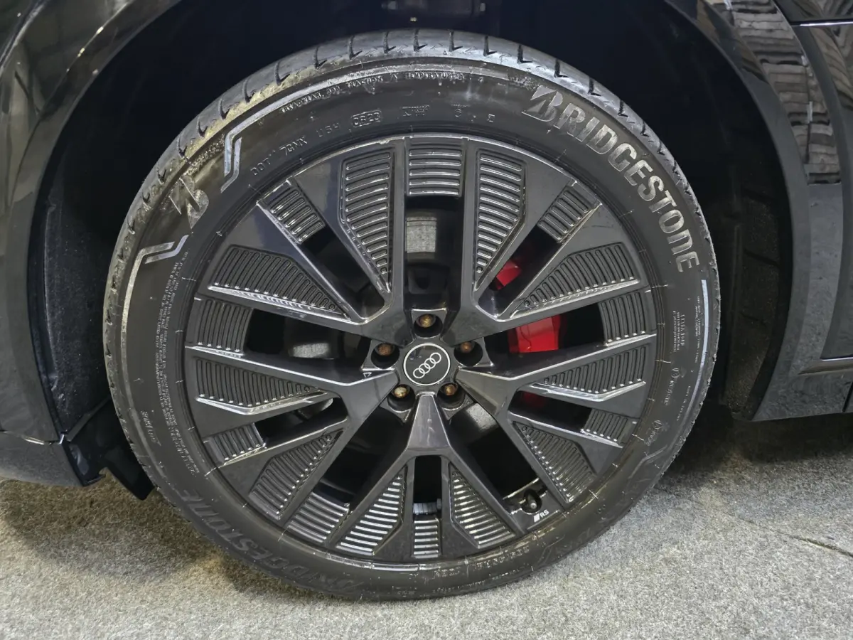 50 quattro S Edition 95 kWh Pano Leder HUD 360 B&O ACC 21"LM