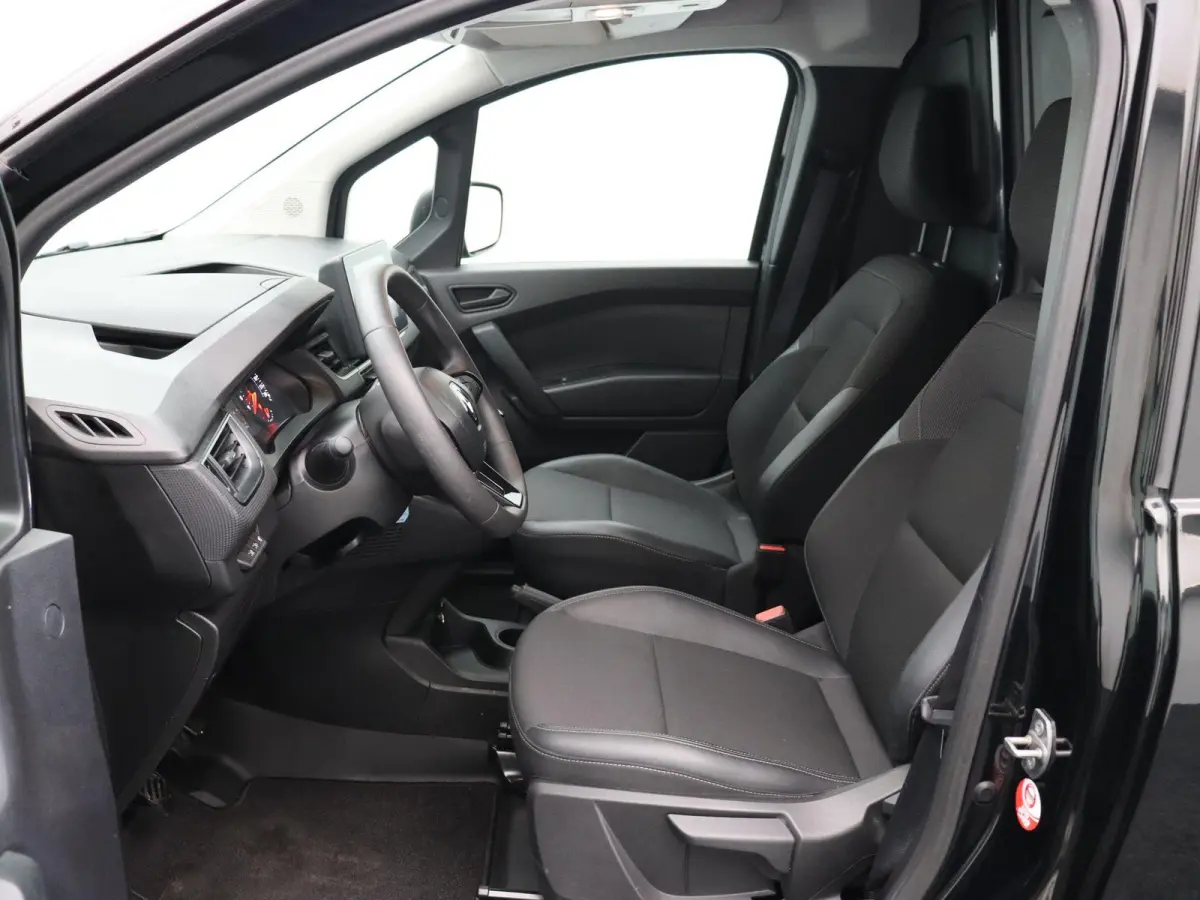 1.5 Blue dCi 95 Comfort L1 | Trekhaak | Apple Carplay Android Auto | Airco | Laadruimtebetimmering |
