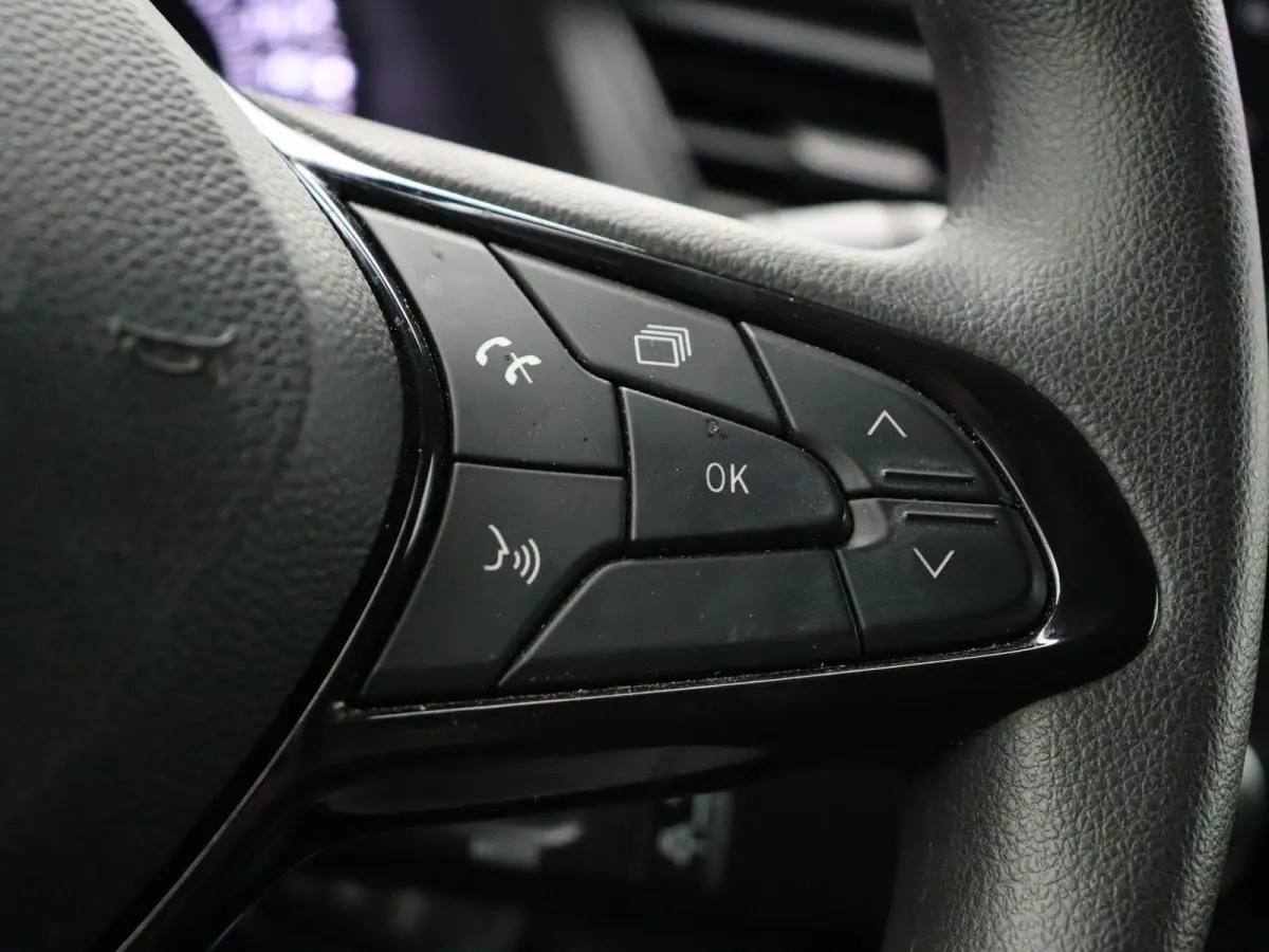 1.5 Blue dCi 95 Comfort L1 | Trekhaak | Apple Carplay Android Auto | Airco | Laadruimtebetimmering |