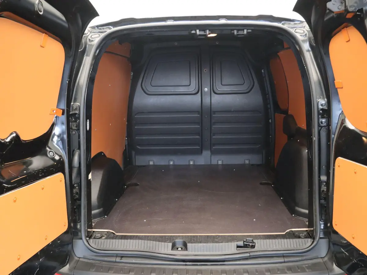 1.5 Blue dCi 95 Comfort L1 | Trekhaak | Apple Carplay Android Auto | Airco | Laadruimtebetimmering |