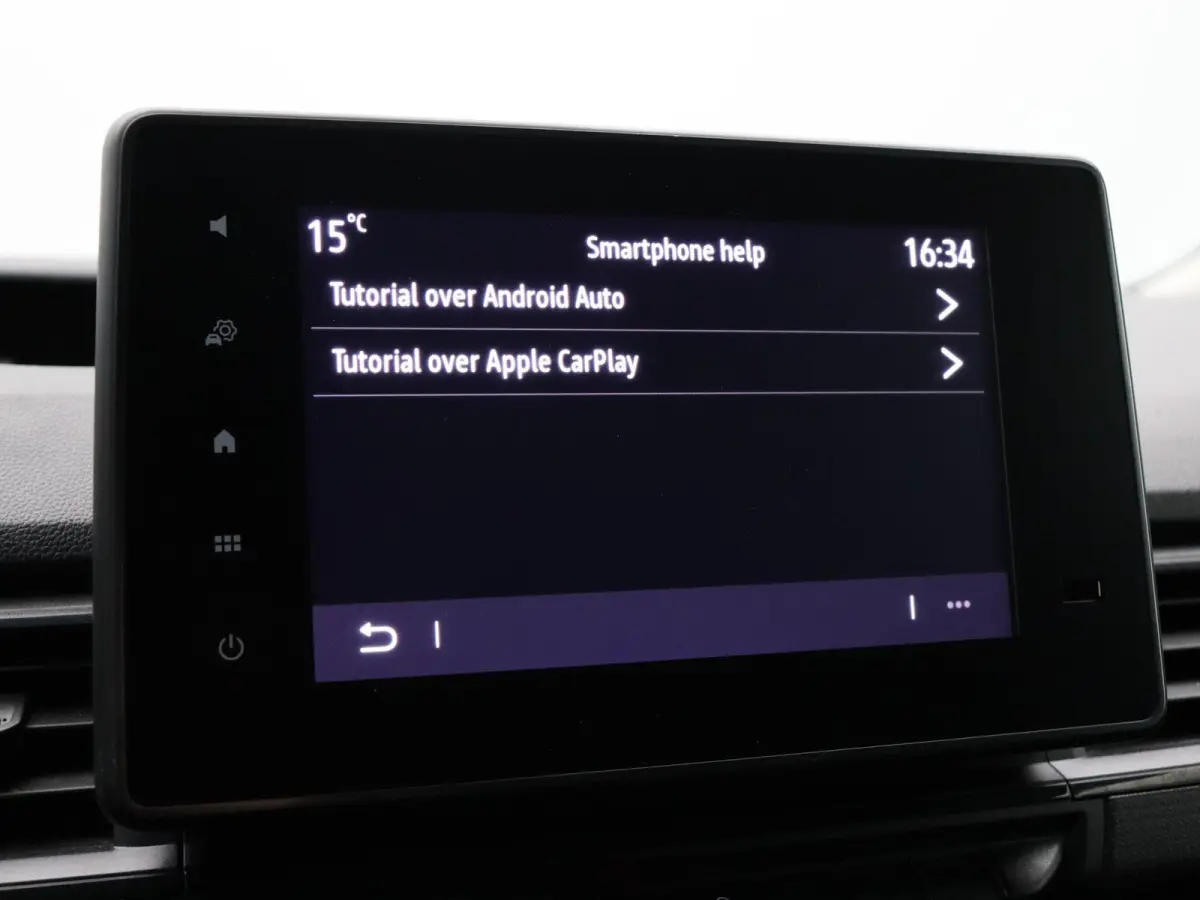 1.5 Blue dCi 95 Comfort L1 | Trekhaak | Apple Carplay Android Auto | Airco | Laadruimtebetimmering |