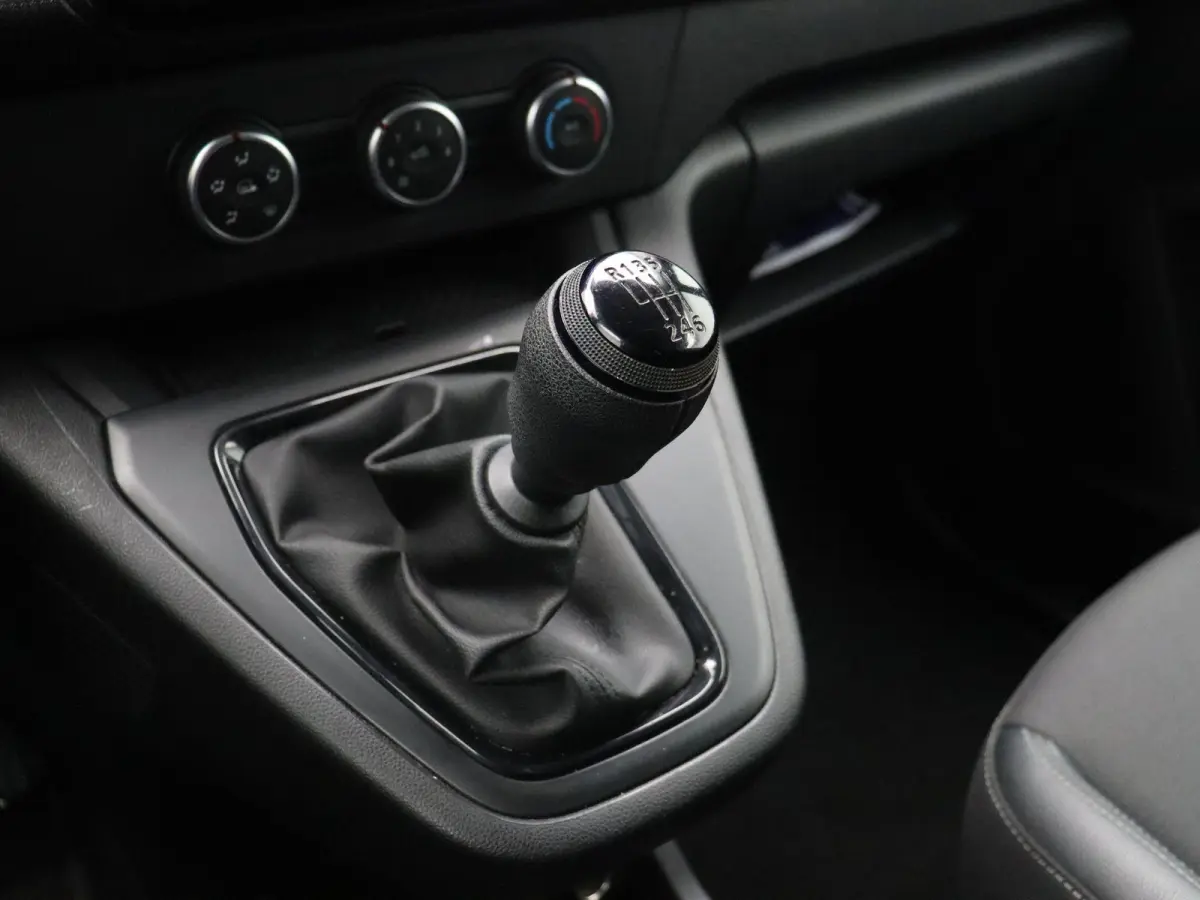 1.5 Blue dCi 95 Comfort L1 | Trekhaak | Apple Carplay Android Auto | Airco | Laadruimtebetimmering |