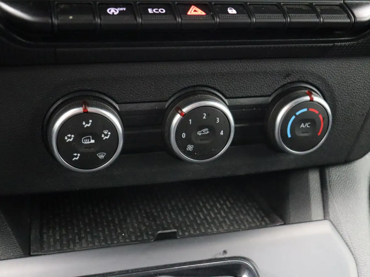 1.5 Blue dCi 95 Comfort L1 | Trekhaak | Apple Carplay Android Auto | Airco | Laadruimtebetimmering |