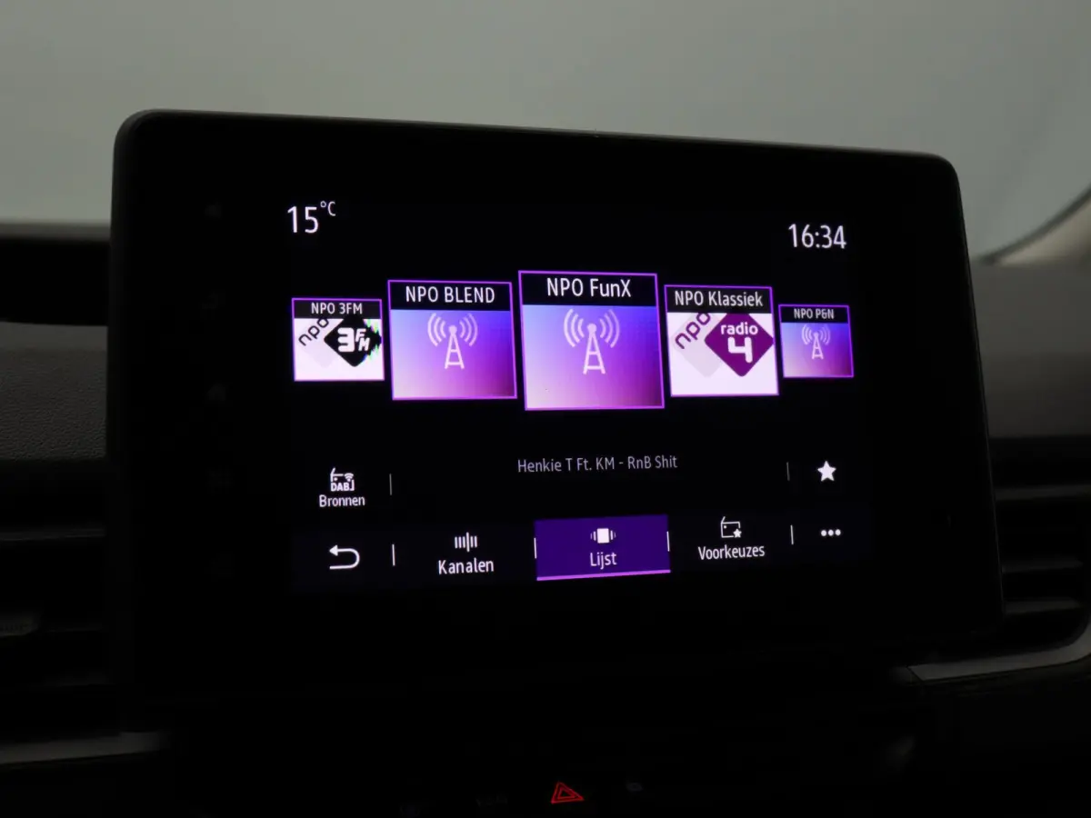 1.5 Blue dCi 95 Comfort L1 | Trekhaak | Apple Carplay Android Auto | Airco | Laadruimtebetimmering |