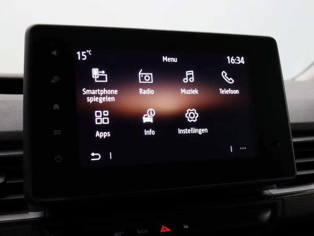 1.5 Blue dCi 95 Comfort L1 | Trekhaak | Apple Carplay Android Auto | Airco | Laadruimtebetimmering |