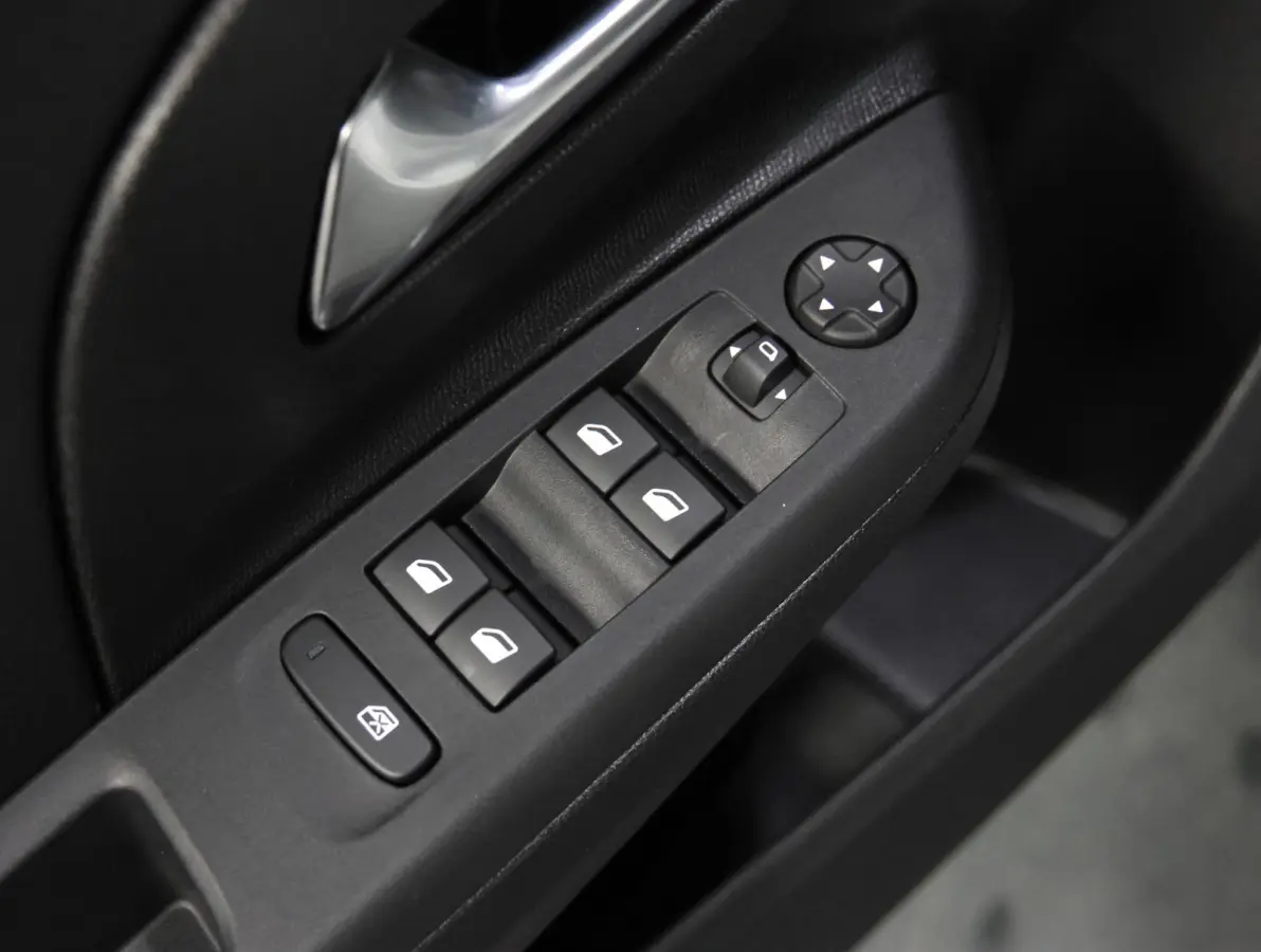 1.2 Turbo Edition | Apple Carplay/ Android Auto | Cruise Control | Airco | Parkeersensoren | Lichtsensor |