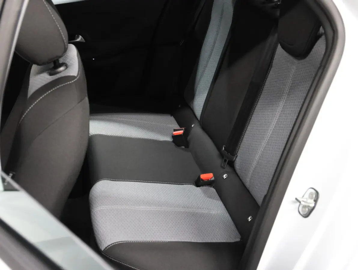 1.2 Turbo Edition | Apple Carplay/ Android Auto | Cruise Control | Airco | Parkeersensoren | Lichtsensor |