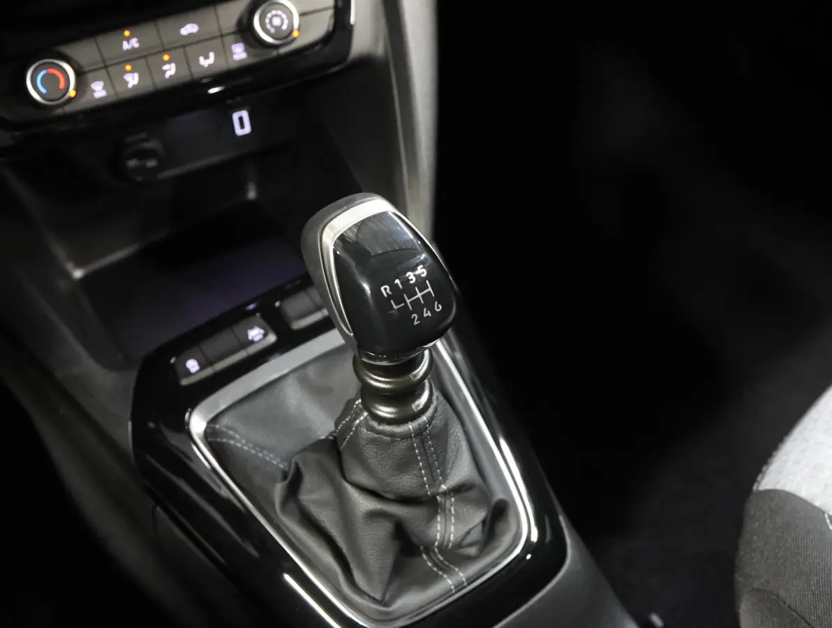 1.2 Turbo Edition | Apple Carplay/ Android Auto | Cruise Control | Airco | Parkeersensoren | Lichtsensor |