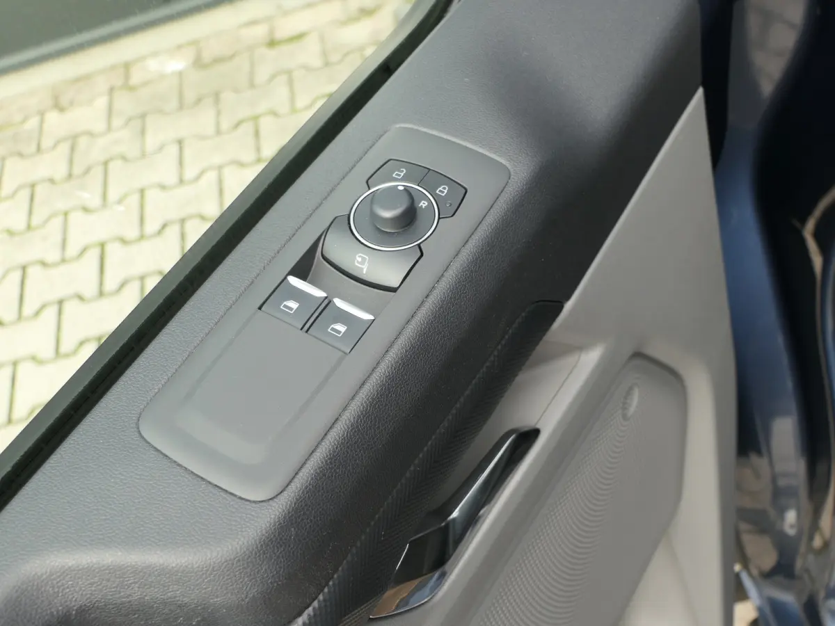 300 2.0 TDCI L2H1 Limited | Lichtmetalen Velgen | Camera | Verwarmde Voorruit | Stoelverwarming | CarPlay/Android Auto