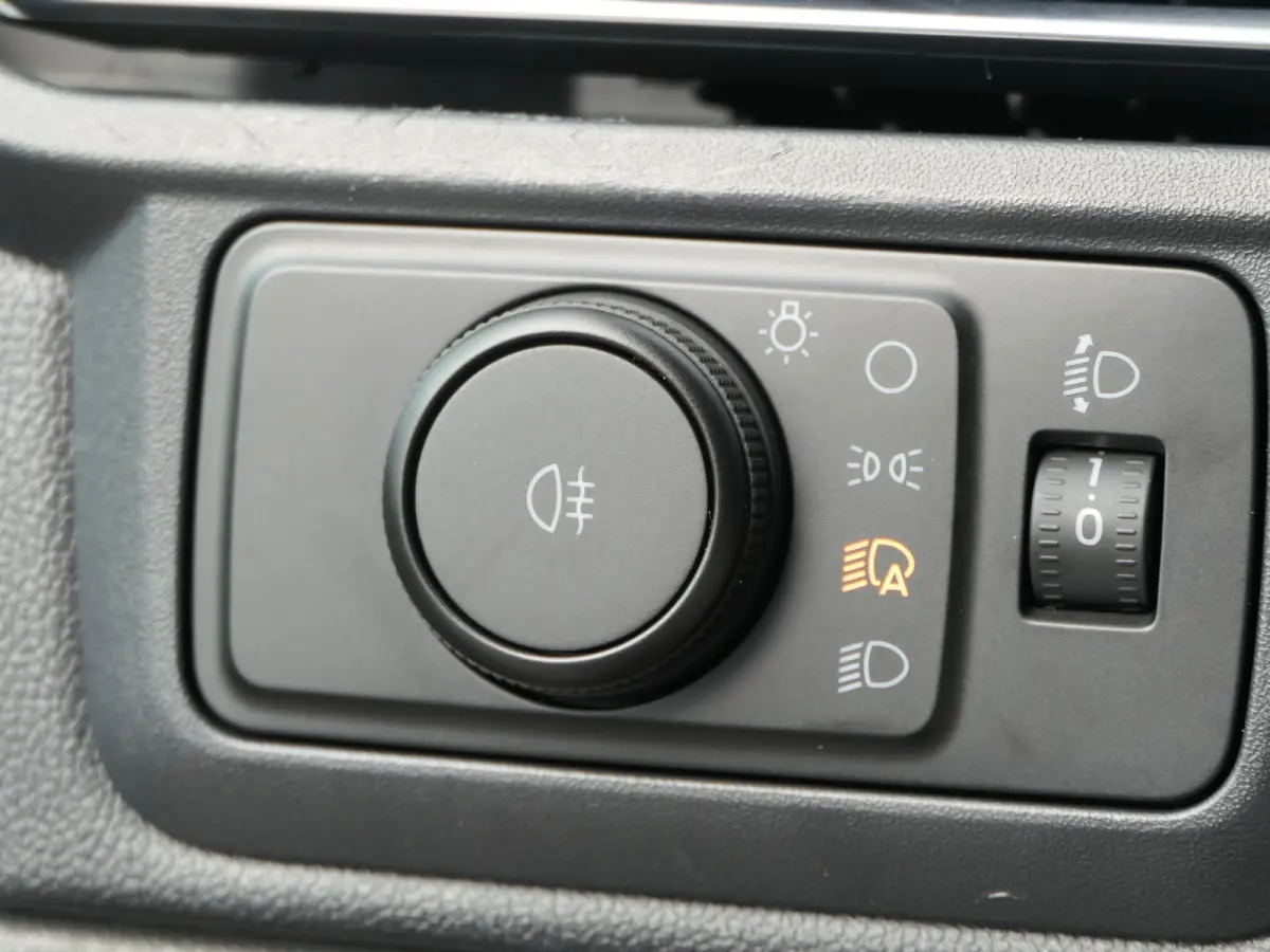 300 2.0 TDCI L2H1 Limited | Lichtmetalen Velgen | Camera | Verwarmde Voorruit | Stoelverwarming | CarPlay/Android Auto
