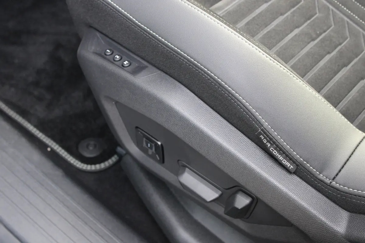 GT Avantage 73 kWh 7p | Fase 3 laden | SOH 100% | Luxe stoelen | Elektrische verstelbare stoelen | Alcantara | NL auto |