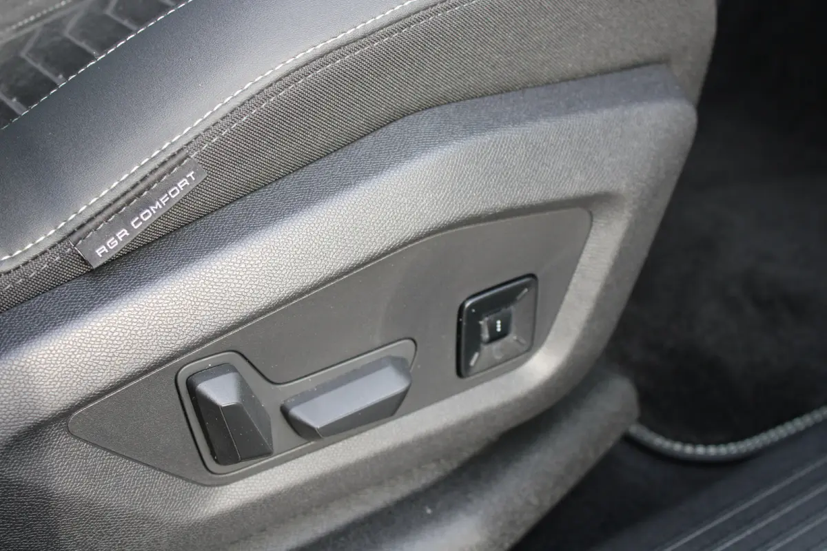 GT Avantage 73 kWh 7p | Fase 3 laden | SOH 100% | Luxe stoelen | Elektrische verstelbare stoelen | Alcantara | NL auto |