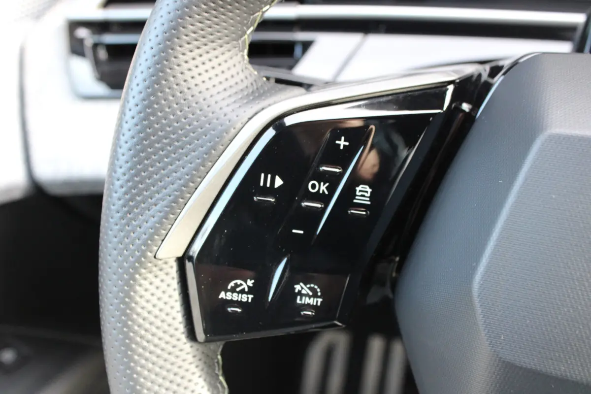 GT Avantage 73 kWh 7p | Fase 3 laden | SOH 100% | Luxe stoelen | Elektrische verstelbare stoelen | Alcantara | NL auto |