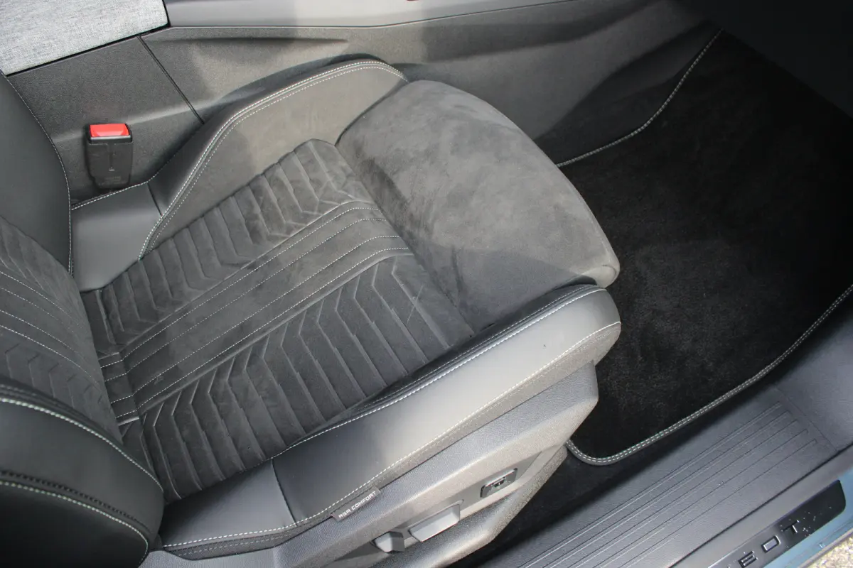 GT Avantage 73 kWh 7p | Fase 3 laden | SOH 100% | Luxe stoelen | Elektrische verstelbare stoelen | Alcantara | NL auto |