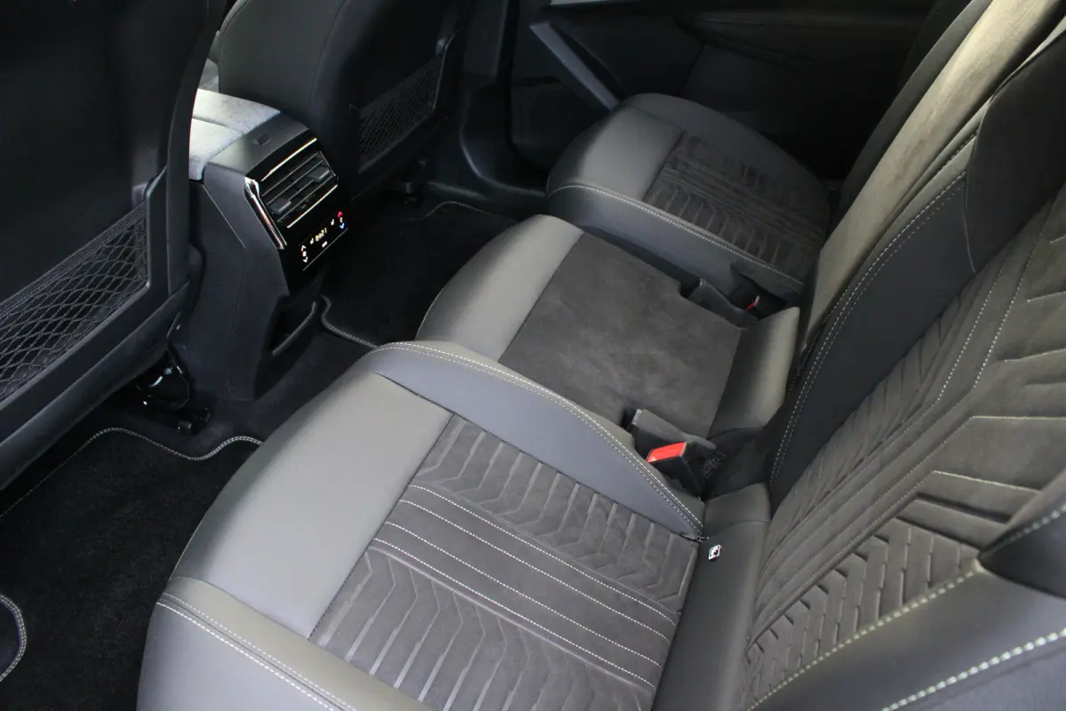 GT Avantage 73 kWh 7p | Fase 3 laden | SOH 100% | Luxe stoelen | Elektrische verstelbare stoelen | Alcantara | NL auto |