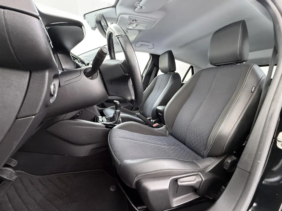 Edition 75pk | Navigatie via Apple Carplay en Android auto | Airco | Lichtmetalen velgen | Cruise control