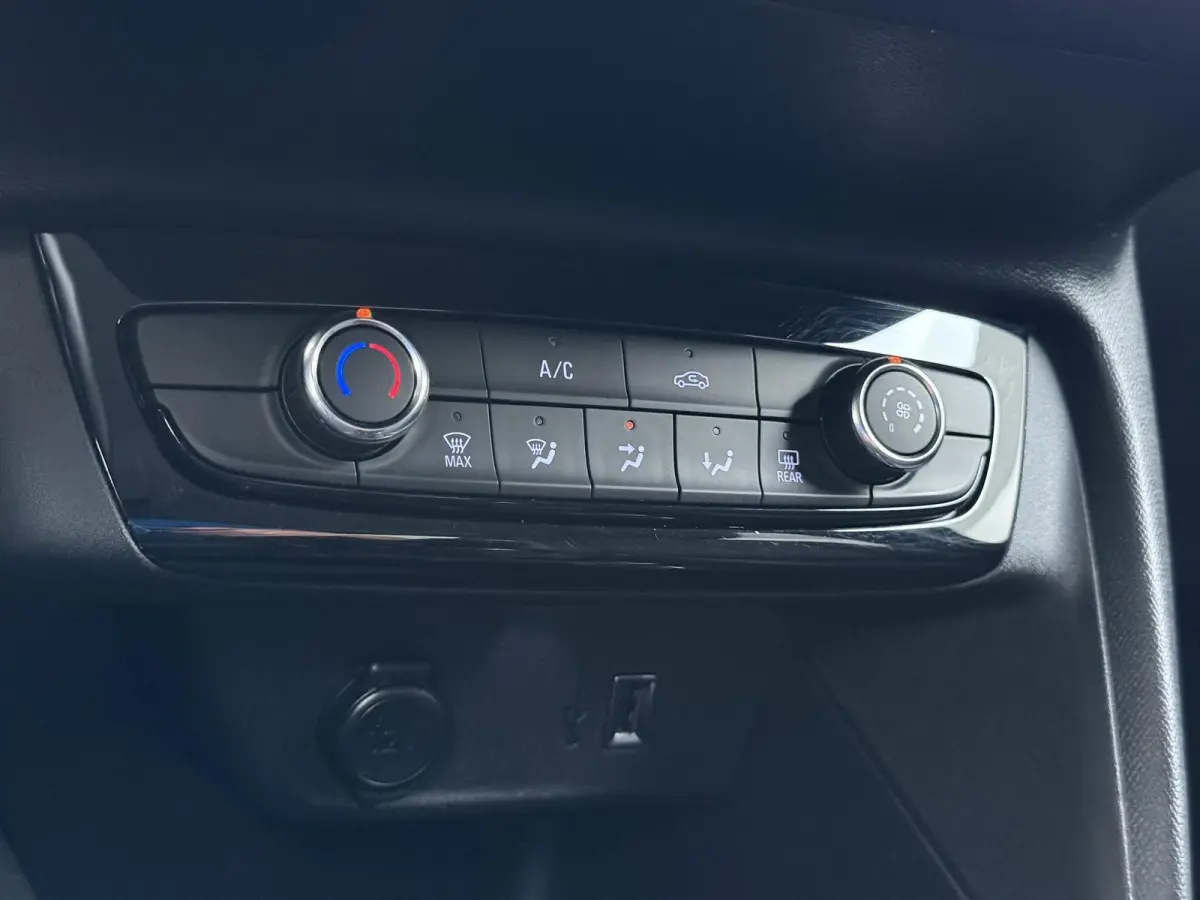 Edition 75pk | Navigatie via Apple Carplay en Android auto | Airco | Lichtmetalen velgen | Cruise control