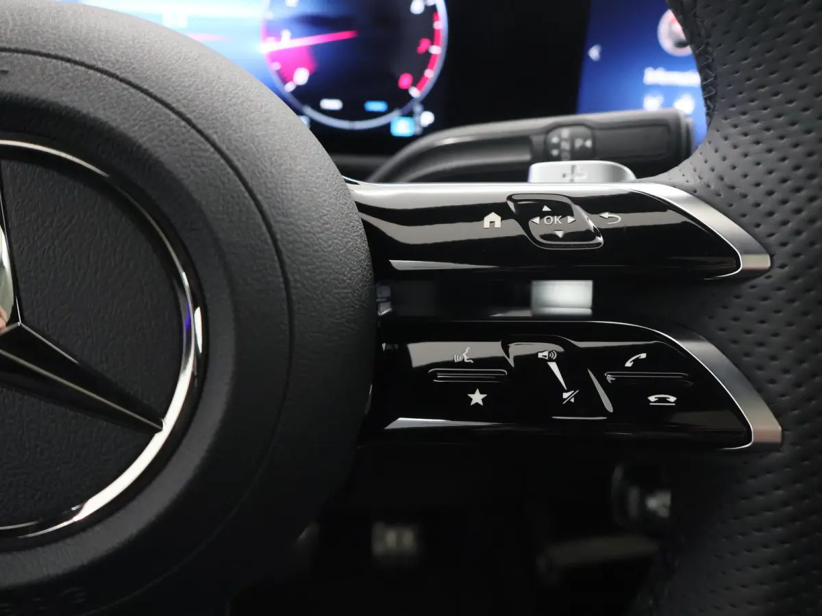 180 Business Solution AMG | AMG Line Plus | Nightpakket | Head-up display | 360° camera | Dodehoekassistent | 19 inch AMG Velgen |