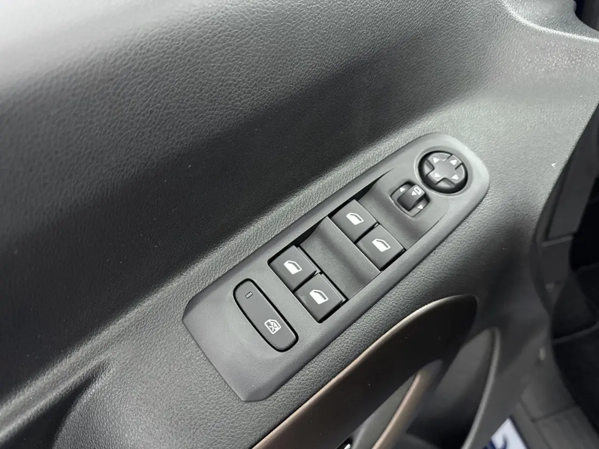EV Active Pack 50 kWh Apple Carplay /Android auto| Camera |Dode hoeksensoren| Key Less Start| Climate Controle