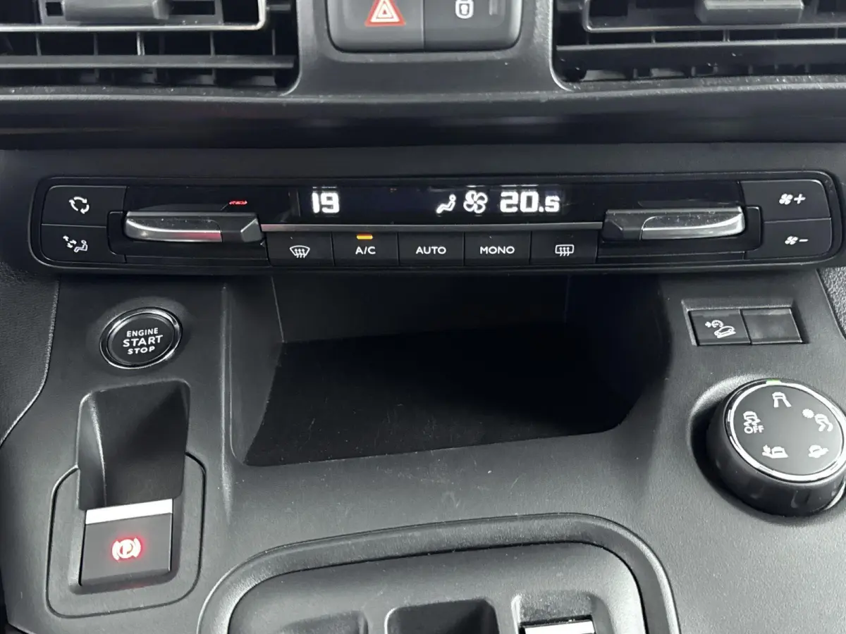 EV Active Pack 50 kWh Apple Carplay /Android auto| Camera |Dode hoeksensoren| Key Less Start| Climate Controle