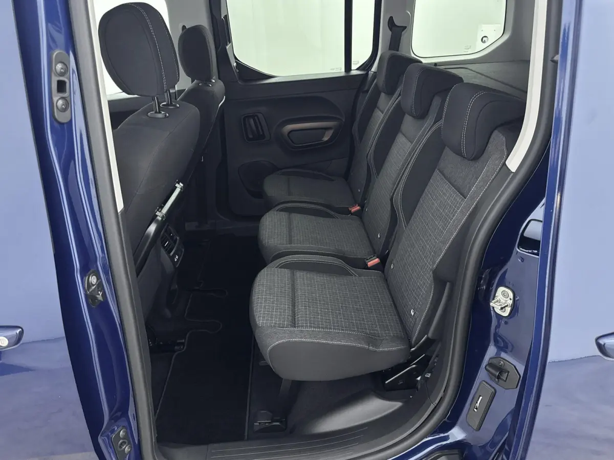 EV Active Pack 50 kWh Apple Carplay /Android auto| Camera |Dode hoeksensoren| Key Less Start| Climate Controle