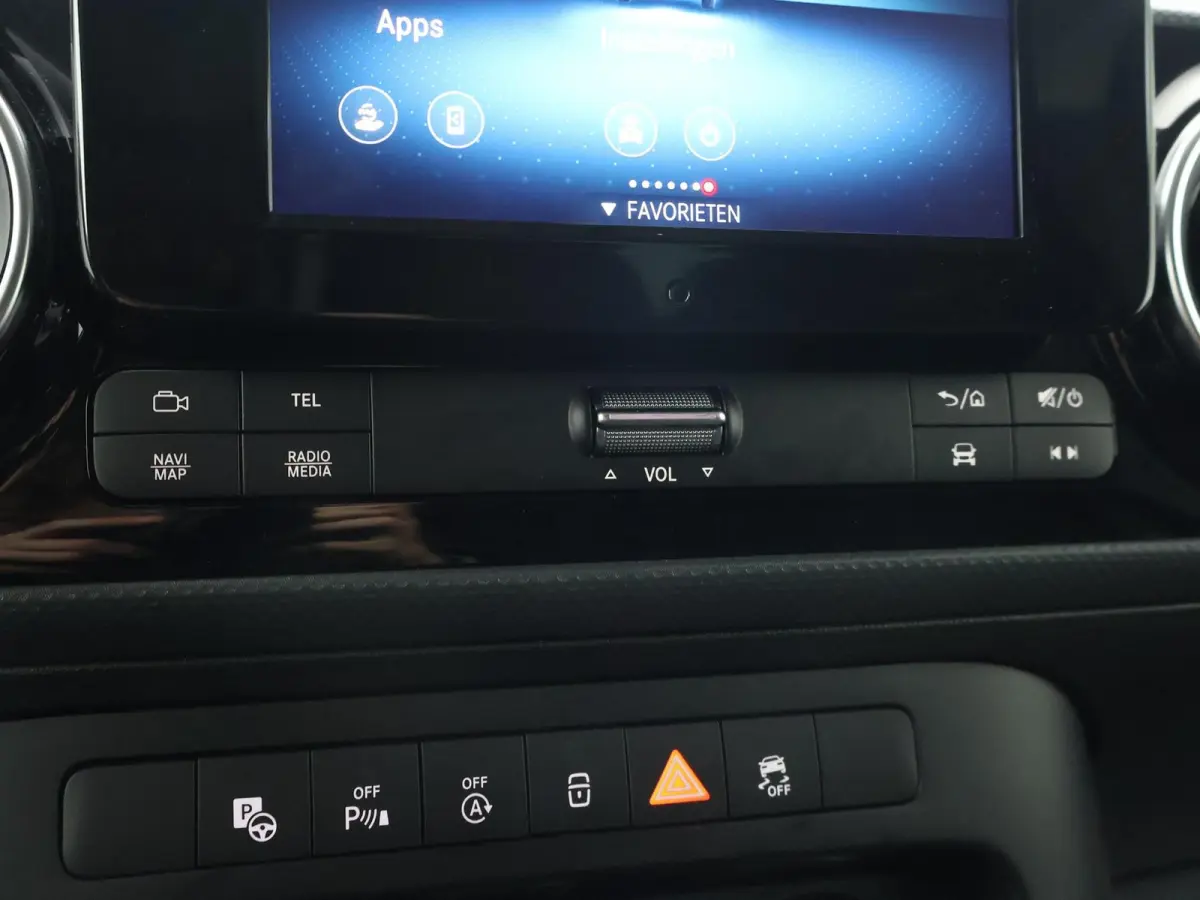 113 BENZINE 130 PK AUTOMAAT PRO + CAMERA | 3 ZITS | APPLE CARPLAY | LED | LMV | CRUISE | DAB