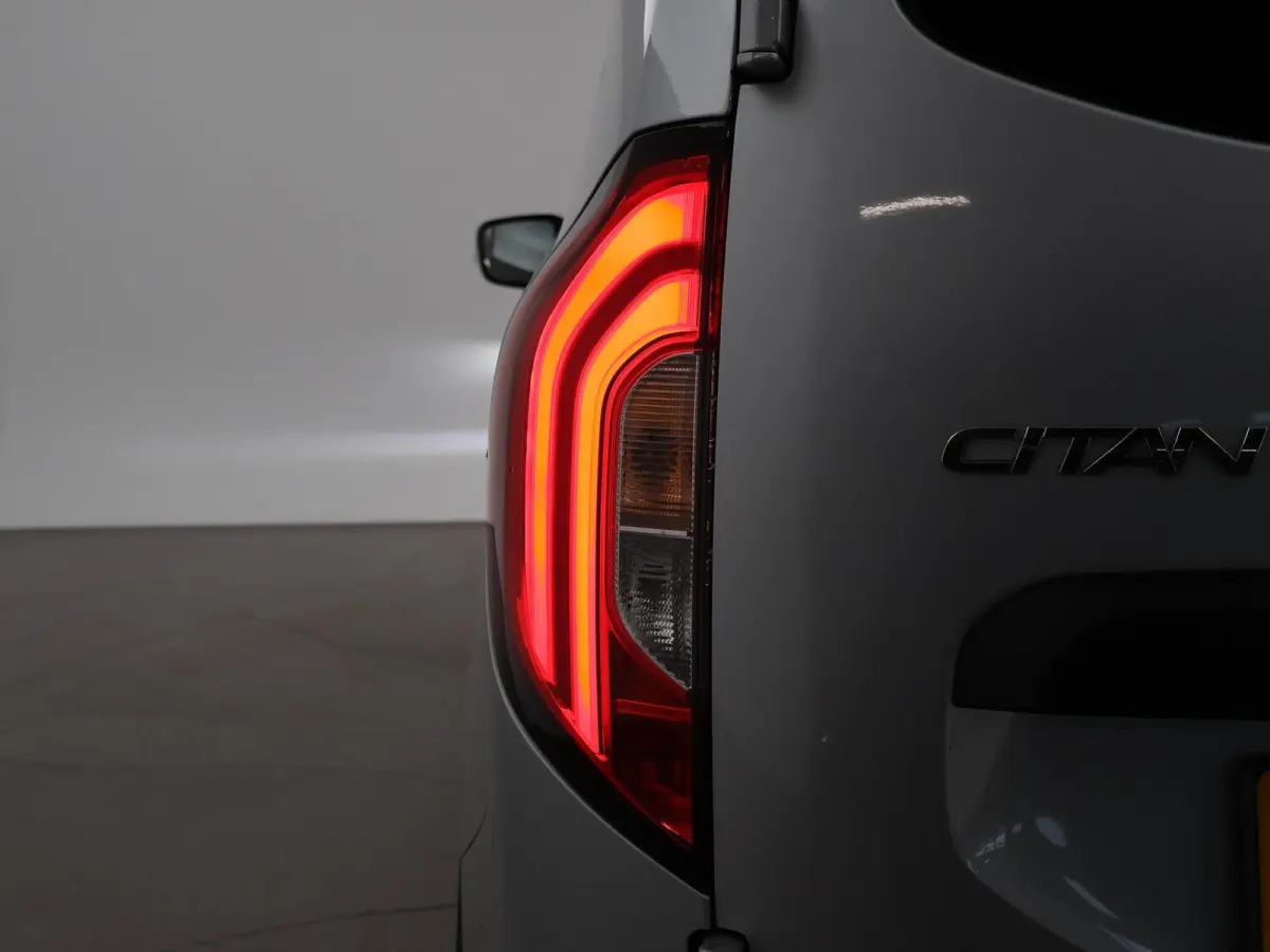 113 BENZINE 130 PK AUTOMAAT PRO + CAMERA | 3 ZITS | APPLE CARPLAY | LED | LMV | CRUISE | DAB