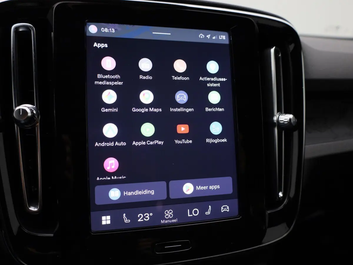 Core | Apple Carplay / Android Auto | Climate Control | Cruise Control | Achteruitrijcamera | Lichtmetalen Velgen |