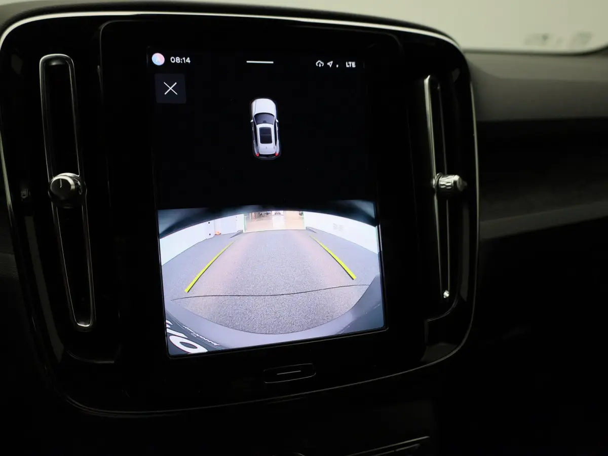 Core | Apple Carplay / Android Auto | Climate Control | Cruise Control | Achteruitrijcamera | Lichtmetalen Velgen |