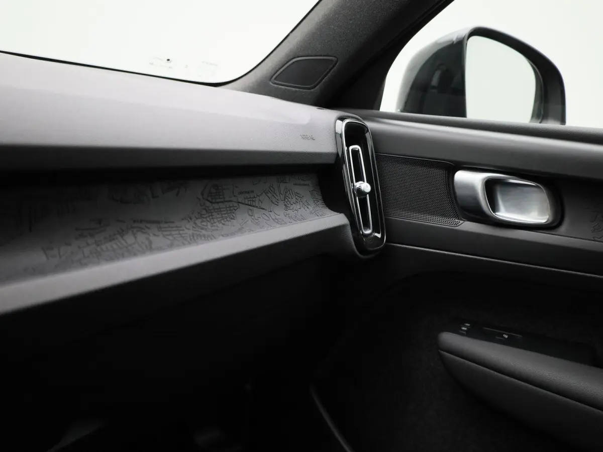Core | Apple Carplay / Android Auto | Climate Control | Cruise Control | Achteruitrijcamera | Lichtmetalen Velgen |