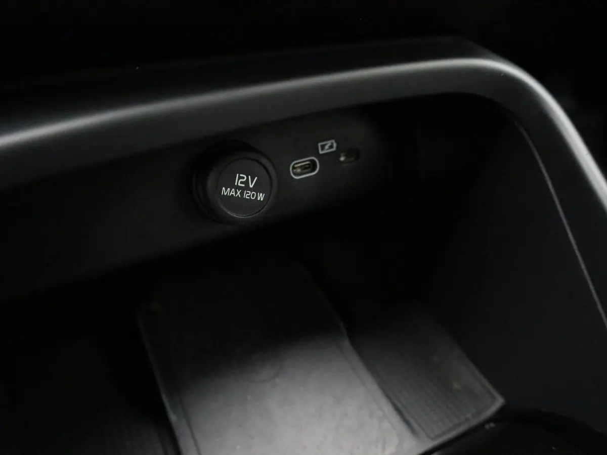 Core | Apple Carplay / Android Auto | Climate Control | Cruise Control | Achteruitrijcamera | Lichtmetalen Velgen |