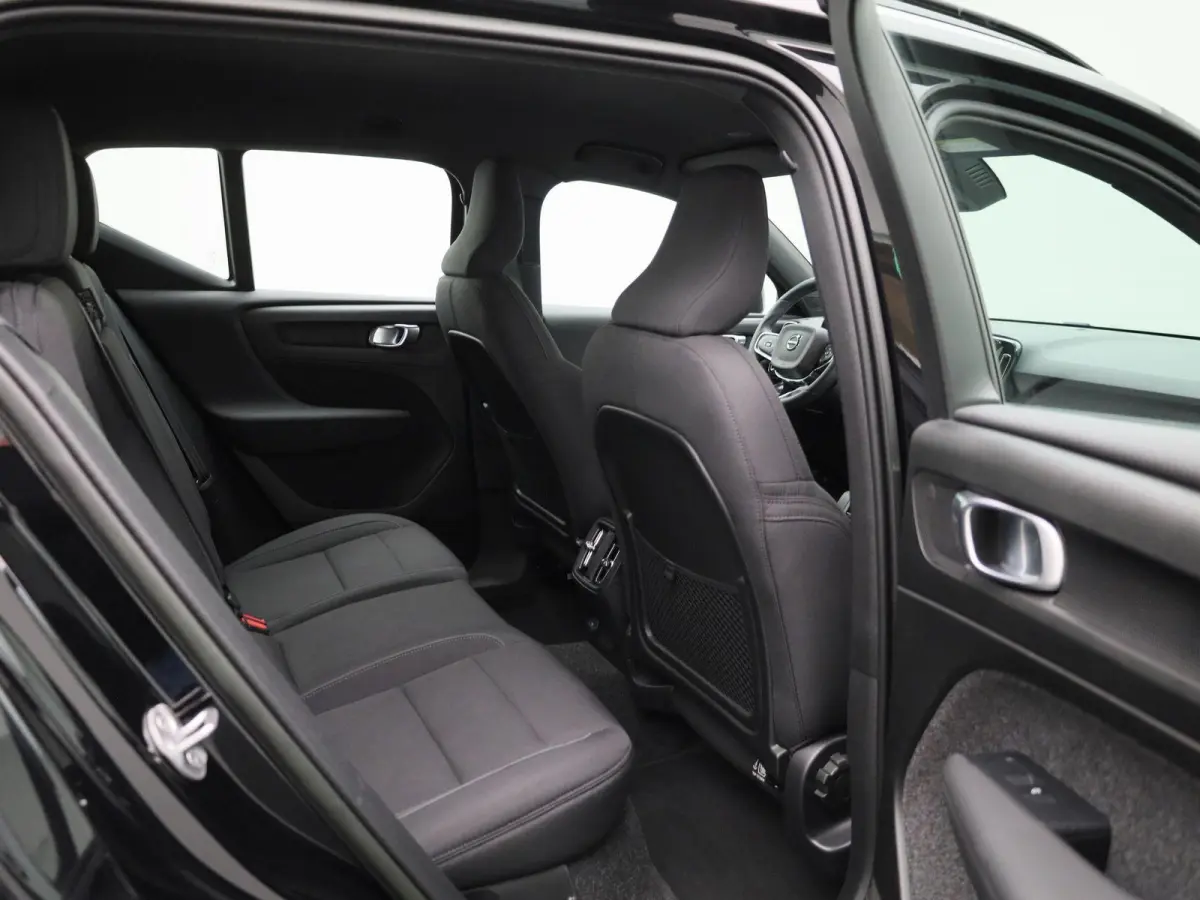 Core | Apple Carplay / Android Auto | Climate Control | Cruise Control | Achteruitrijcamera | Lichtmetalen Velgen |