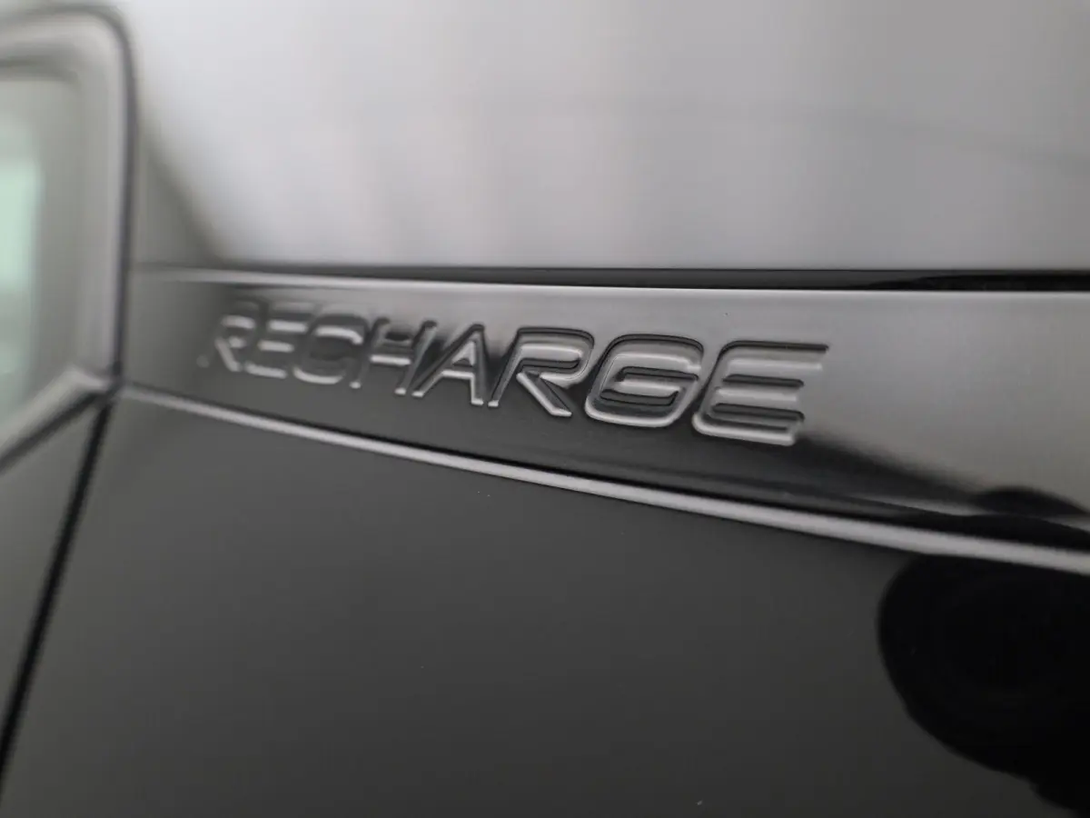 Core | Apple Carplay / Android Auto | Climate Control | Cruise Control | Achteruitrijcamera | Lichtmetalen Velgen |