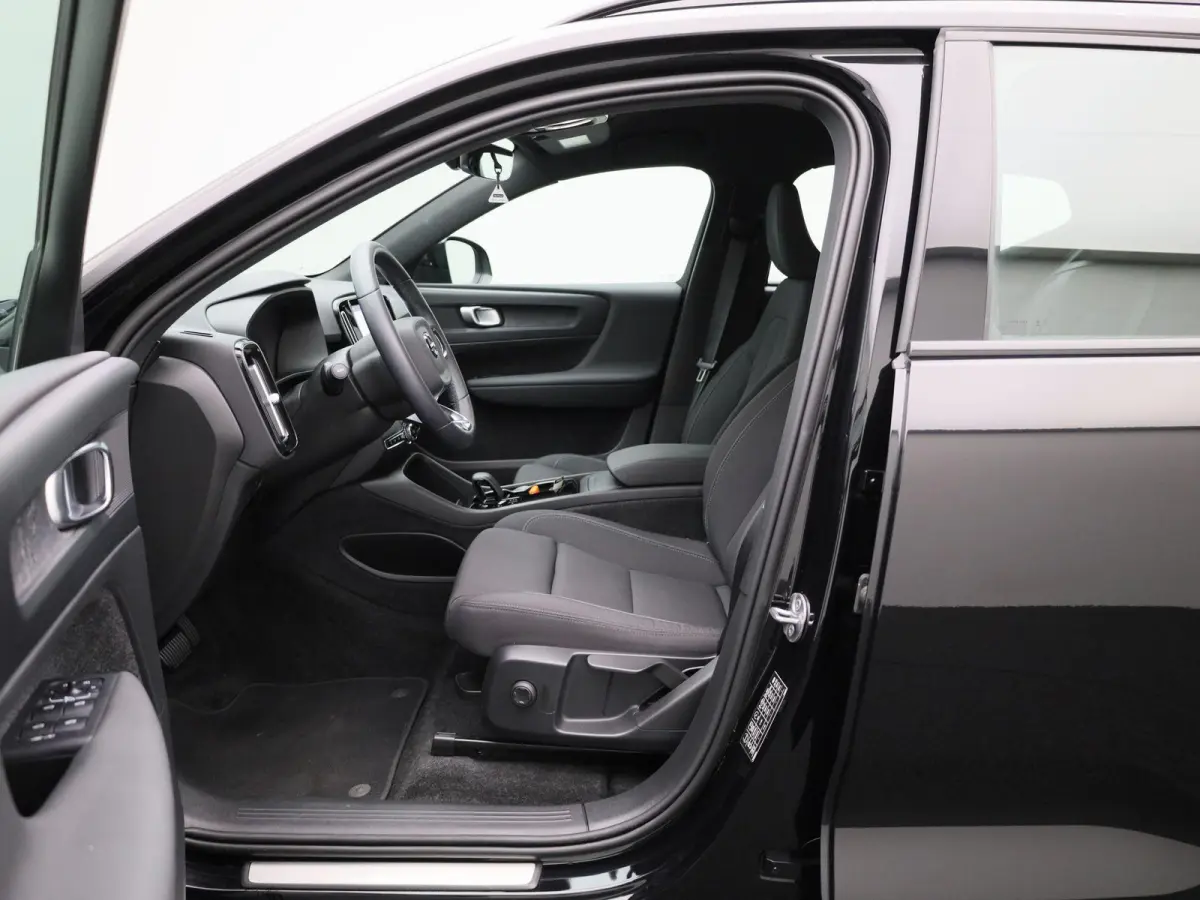 Core | Apple Carplay / Android Auto | Climate Control | Cruise Control | Achteruitrijcamera | Lichtmetalen Velgen |