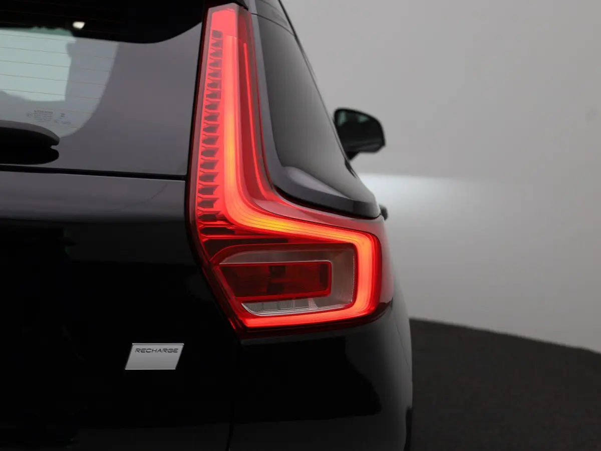 Core | Apple Carplay / Android Auto | Climate Control | Cruise Control | Achteruitrijcamera | Lichtmetalen Velgen |