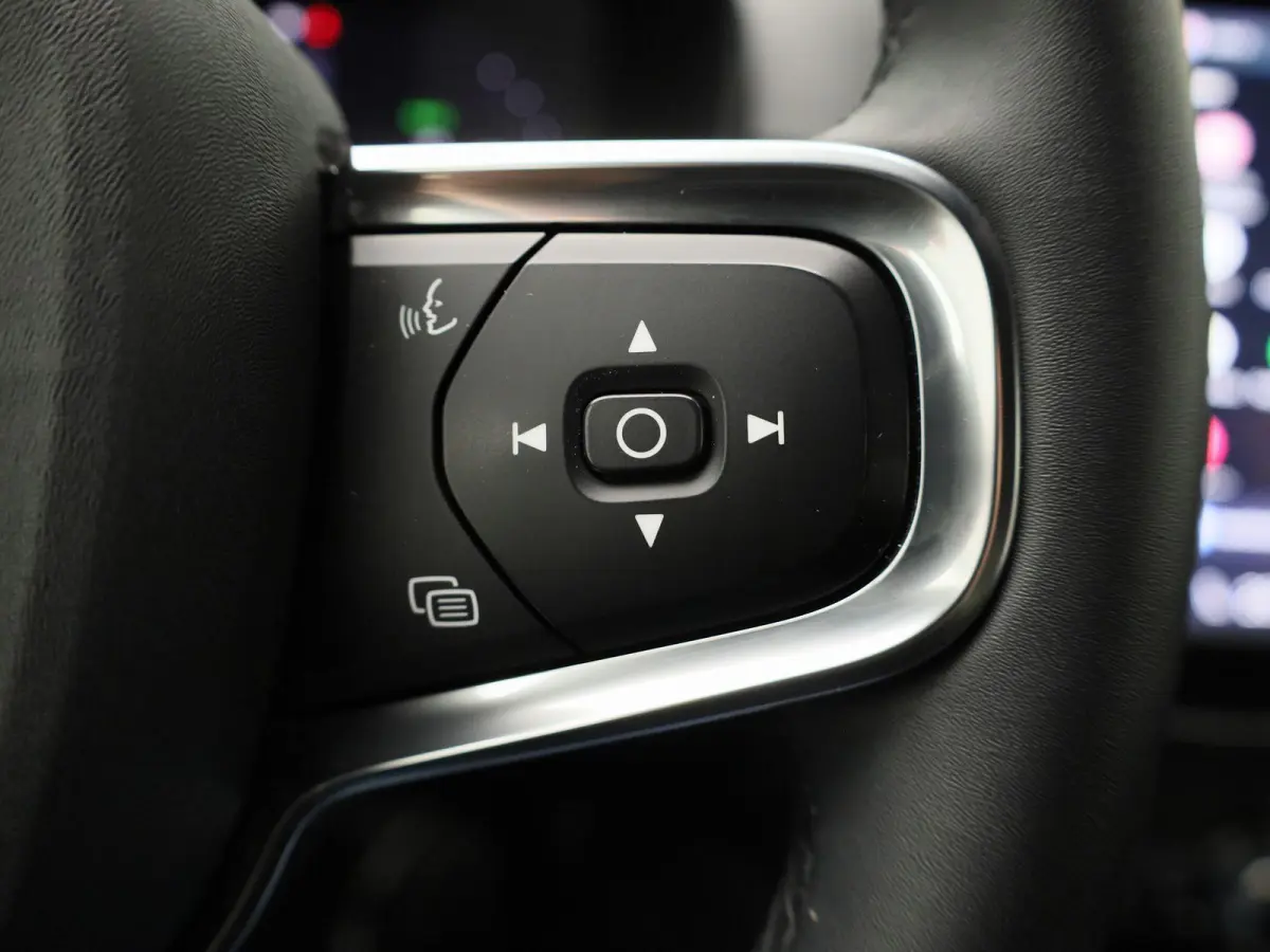 Core | Apple Carplay / Android Auto | Climate Control | Cruise Control | Achteruitrijcamera | Lichtmetalen Velgen |