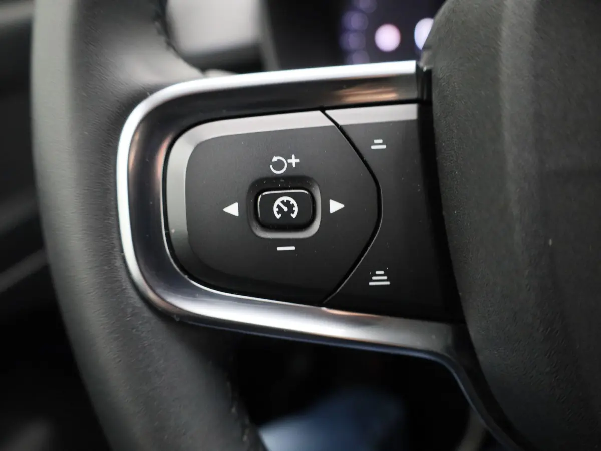 Core | Apple Carplay / Android Auto | Climate Control | Cruise Control | Achteruitrijcamera | Lichtmetalen Velgen |