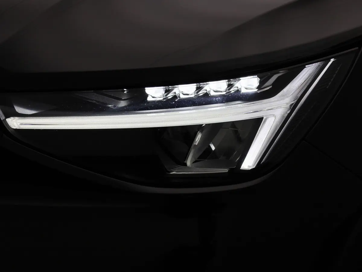 Core | Apple Carplay / Android Auto | Climate Control | Cruise Control | Achteruitrijcamera | Lichtmetalen Velgen |