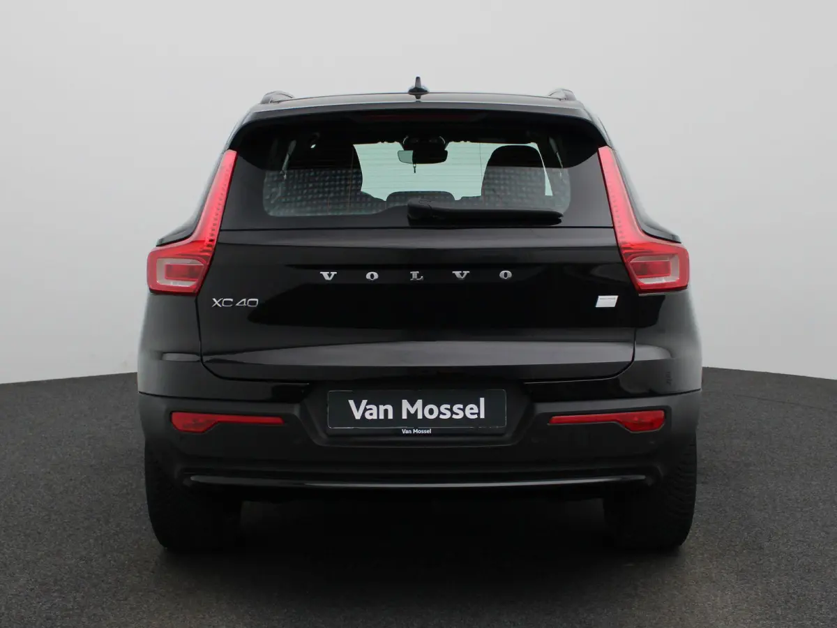 Core | Apple Carplay / Android Auto | Climate Control | Cruise Control | Achteruitrijcamera | Lichtmetalen Velgen |