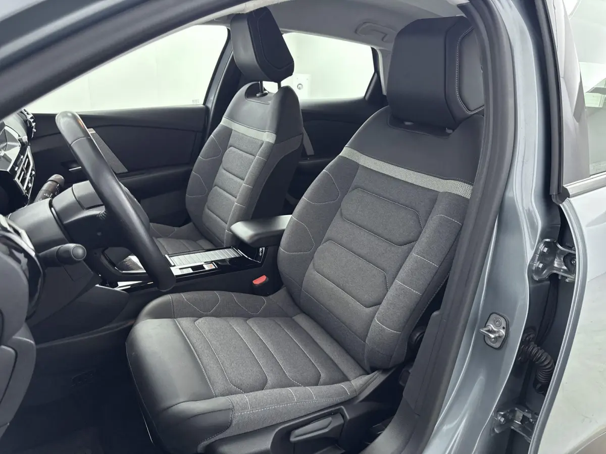 You 50 kWh Apple carplay/Android Auto/Cruise Controle/ Climate Controle